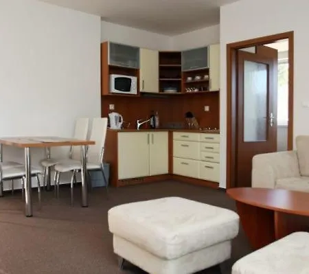 아파트 Lovely In The Heart Of